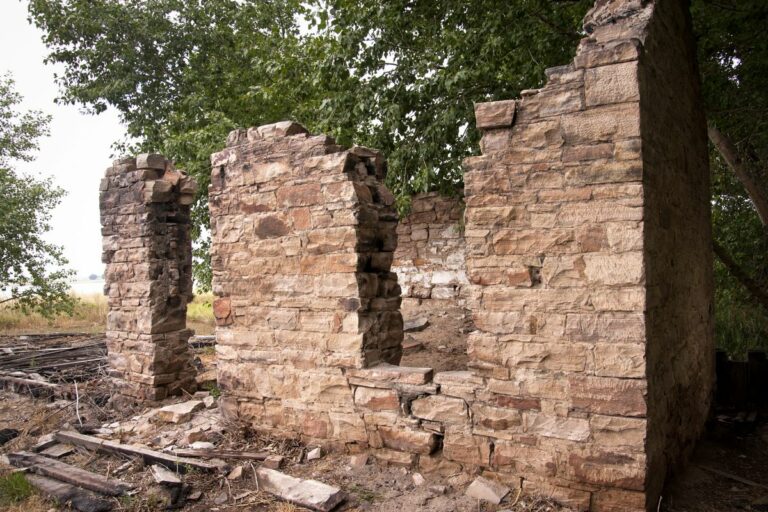 Gabriele Woolever Hist StraussCabin 3895 1 768x512