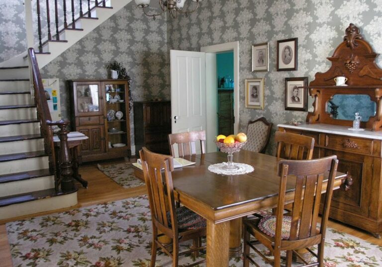 MeekerHome DiningArea 1 768x538